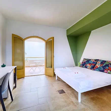 فندق مبيت وإفطار Il Varo A Mare 4*